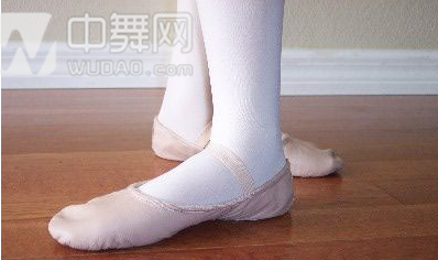 五个基本的芭蕾舞脚步姿势