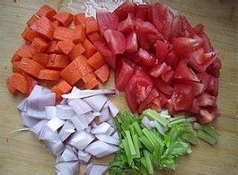 现磨豆浆机创意食谱：番茄蔬菜浓汤