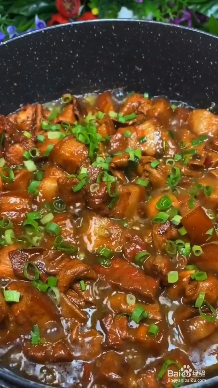 如何自制美味好吃的香辣鹌鹑蛋炖五花肉
