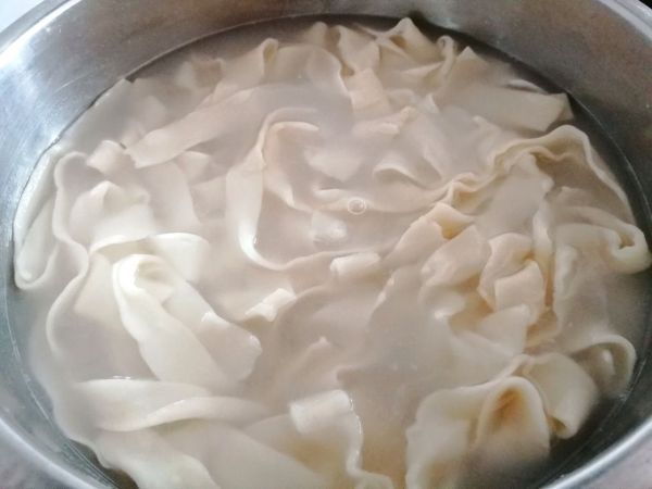 鸡蛋酱拌手擀面