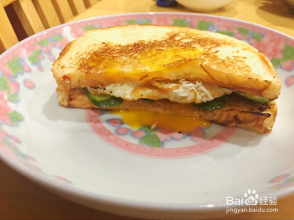 鸡蛋黄瓜三明治的做法