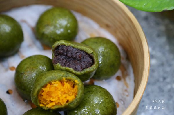 咸蛋黄肉松青团和红豆沙青团超级详细