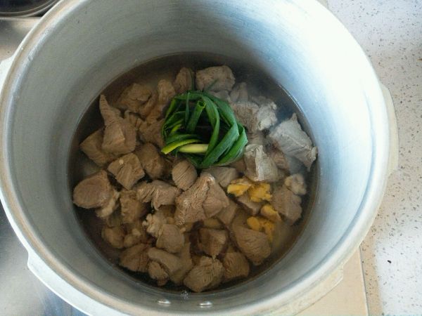 咖喱土豆炖牛腱