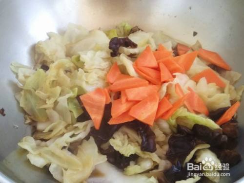 木耳烧白菜怎么做简单又好吃？