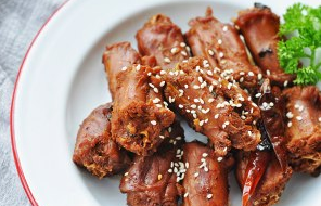 如何制作好吃的川味菜—麻辣鸭脖