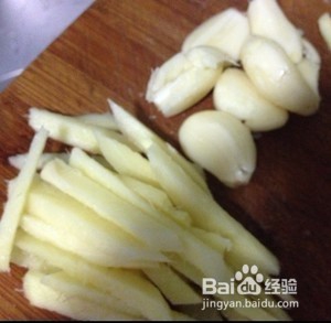 香芹爆炒鲜鱿 怎么做