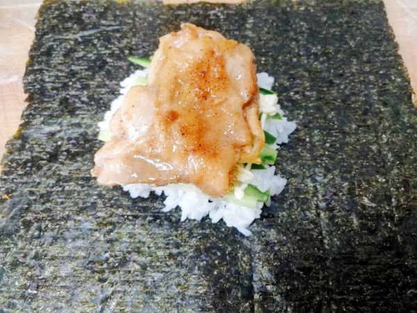 黑椒鸡腿海苔包饭