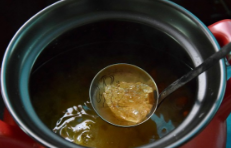 冰糖银耳莲子羹的制作步骤