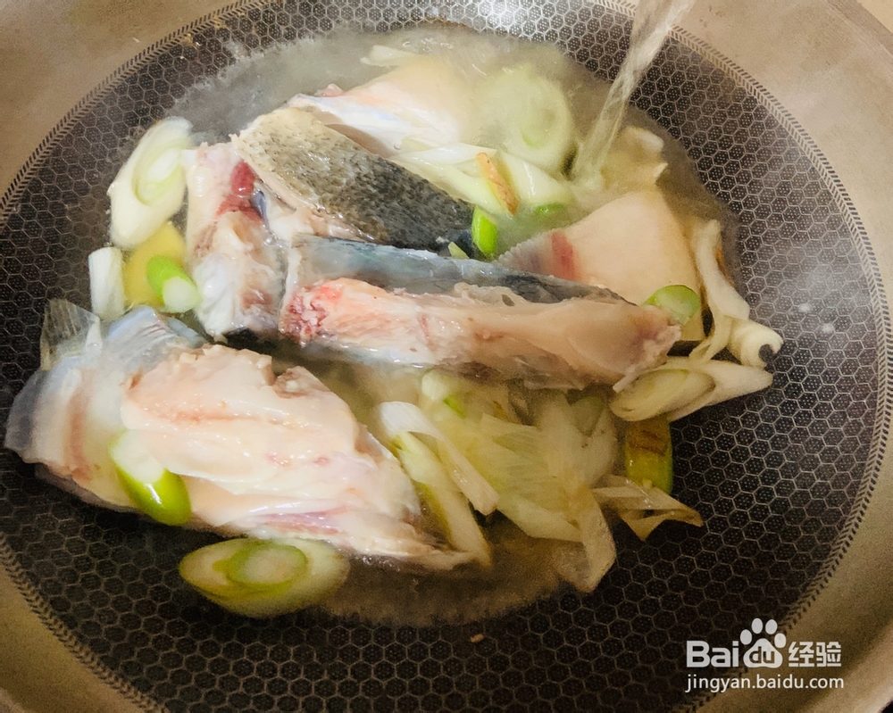 每日美食-鱼头豆腐汤的做法