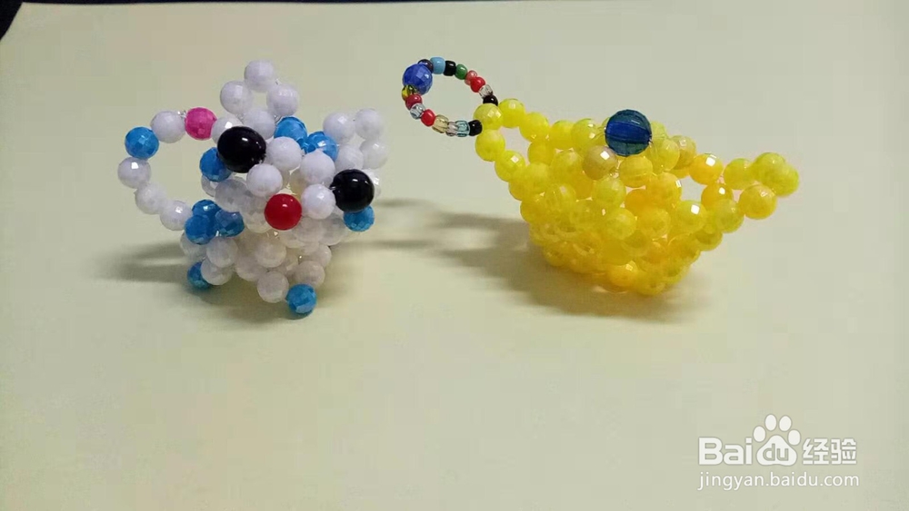 制作漂亮的钥匙扣、包包挂等串珠饰品