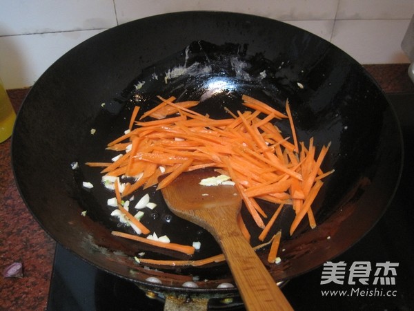 鸡蛋炒青椒胡萝卜丝