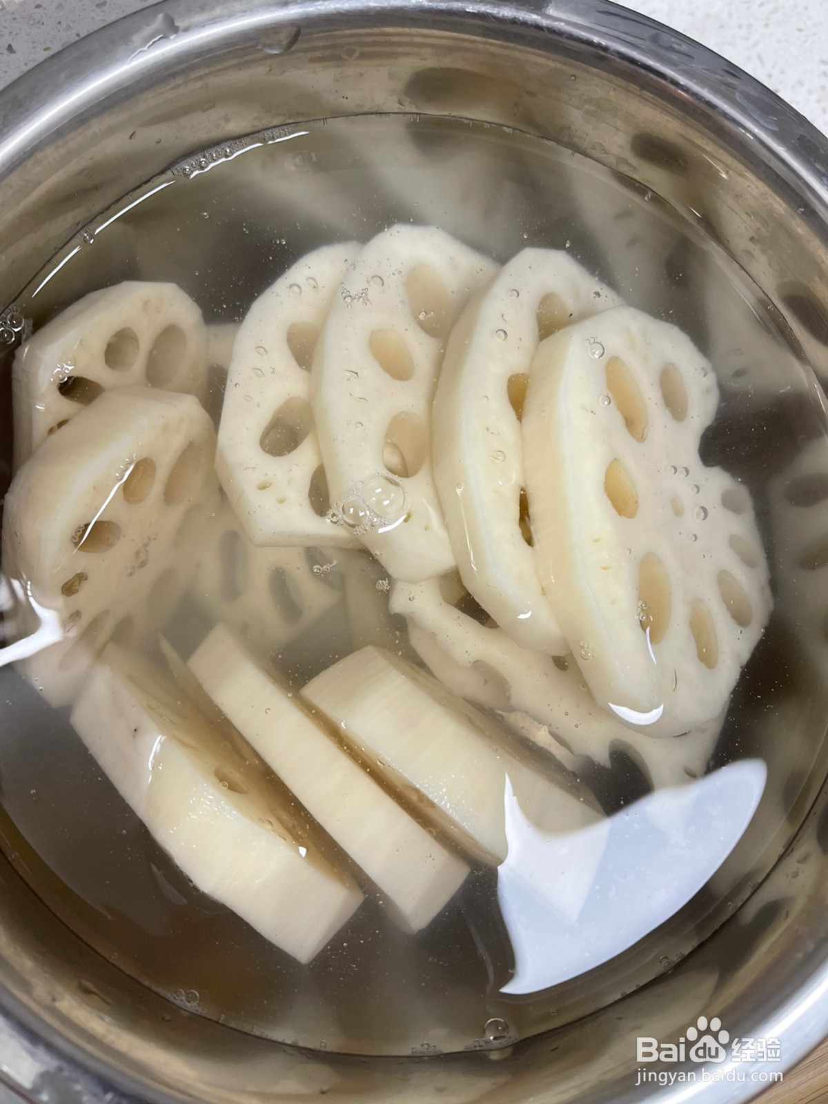 排骨莲藕汤的做法