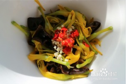 凉拌木耳鲜黄花菜