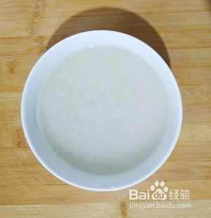 吃一口流汤的糯米丸子