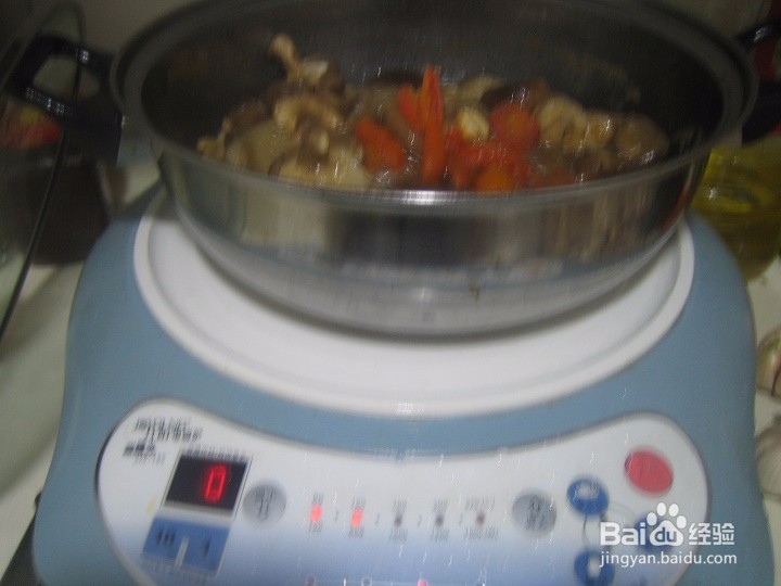 老年人怎样用小西红柿焖鸡块