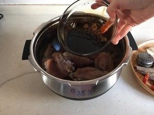 入口易化又养颜抗衰的猪手这样做怎么也不会油腻