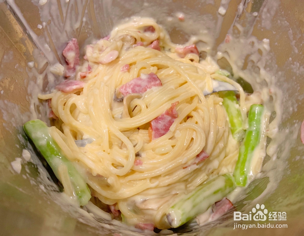 香浓的奶油培根意大利面