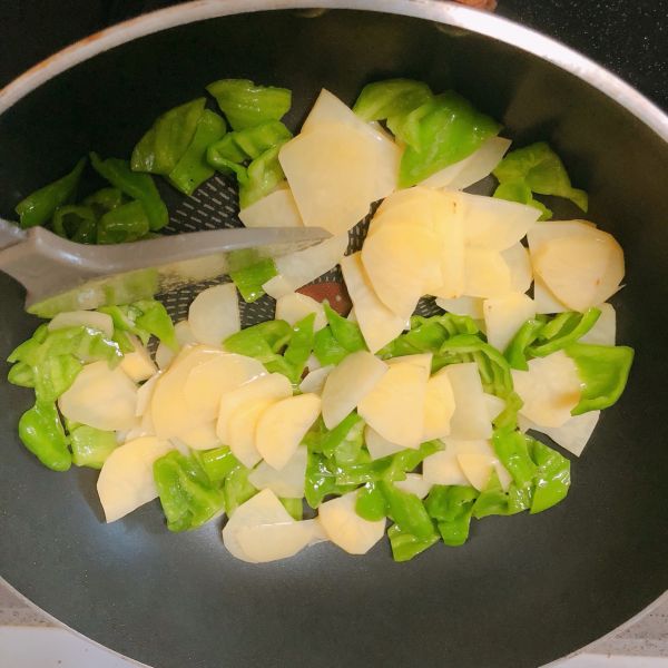 青椒火腿土豆片