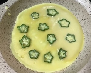 食补养生宝宝辅食秋葵鸡蛋卷的做法