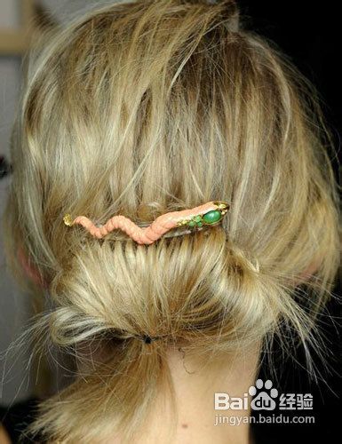 漂亮的发饰可以为你的发型添彩加分