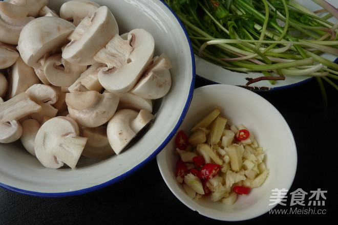 鲜菇浇带鱼的做法