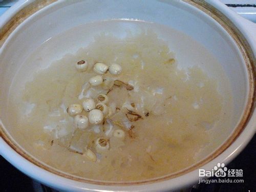 生津解渴、暖心暖胃----苹果银耳汤