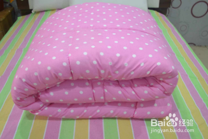 冬天入睡的时候脚部容易冷，简单的保暖方法