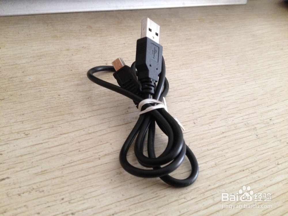 如何用数据线和数据线绑绳做简易手机支架