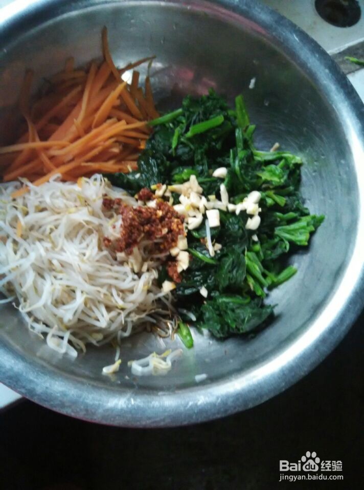 如何凉拌菠菜豆芽更好吃