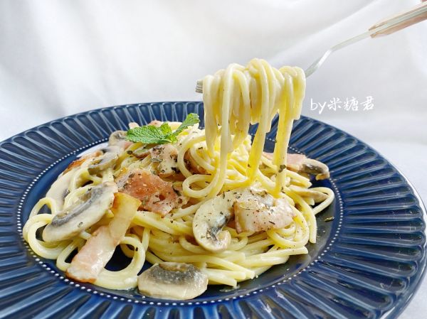 奶油培根意大利面