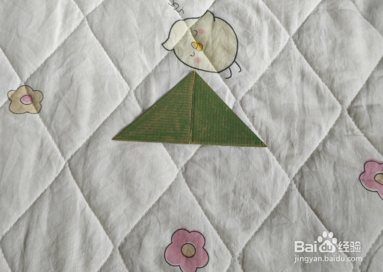 用九巧板怎么拼一个练习蒙古舞的小哥哥呢？