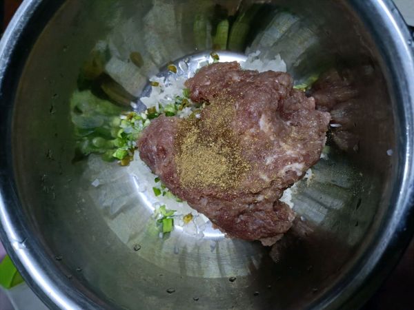 猪肉泡萝卜煎饺