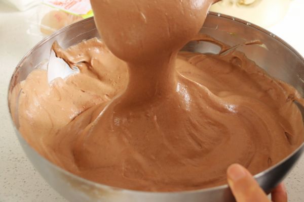 脆皮巧克力梦龙蛋糕卷