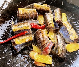 青椒蒜爆鳝的做法