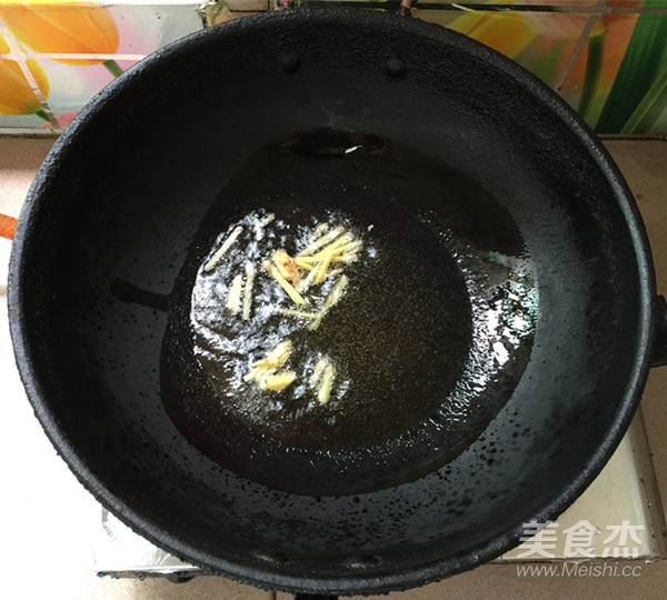 蒜苔炒鸡胸肉