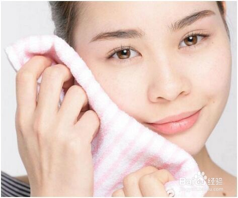 这样洗脸会更白。