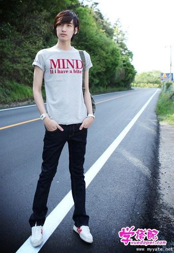 学韩国帅哥穿衣搭配帅气迷人