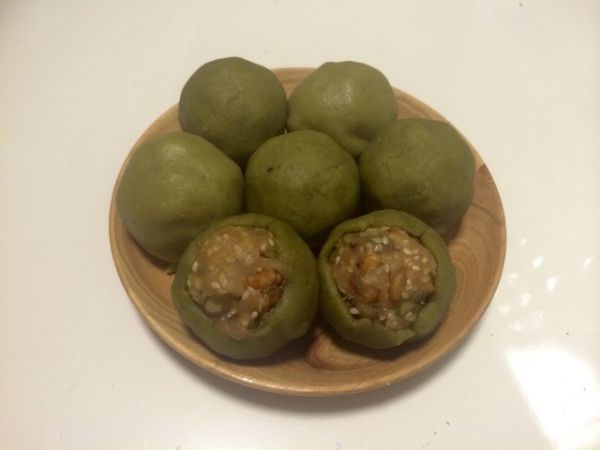 茶香果仁桃山月饼