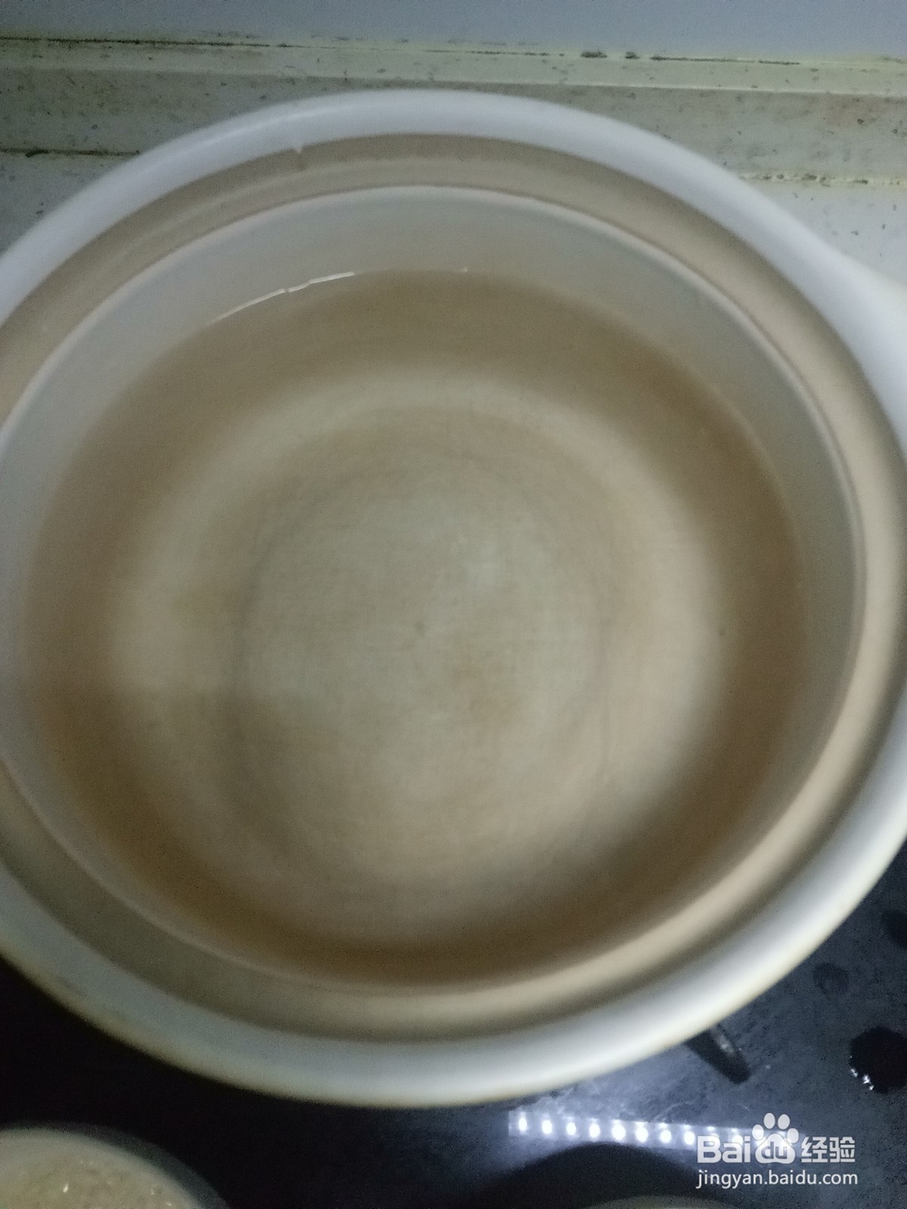 红糖银耳葡萄干百合粥