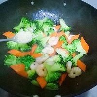 教大家做虾仁炒西兰花