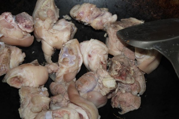 花生冬菇炆猪手