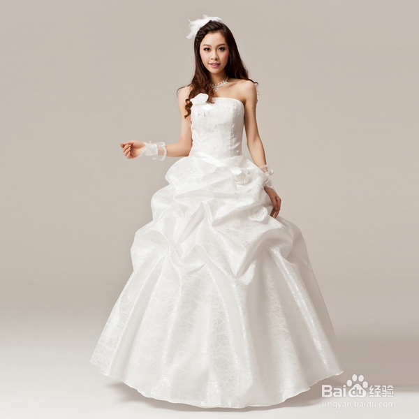 如何定制婚纱礼服？