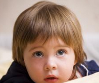 在家里怎样照看小孩不被磕着