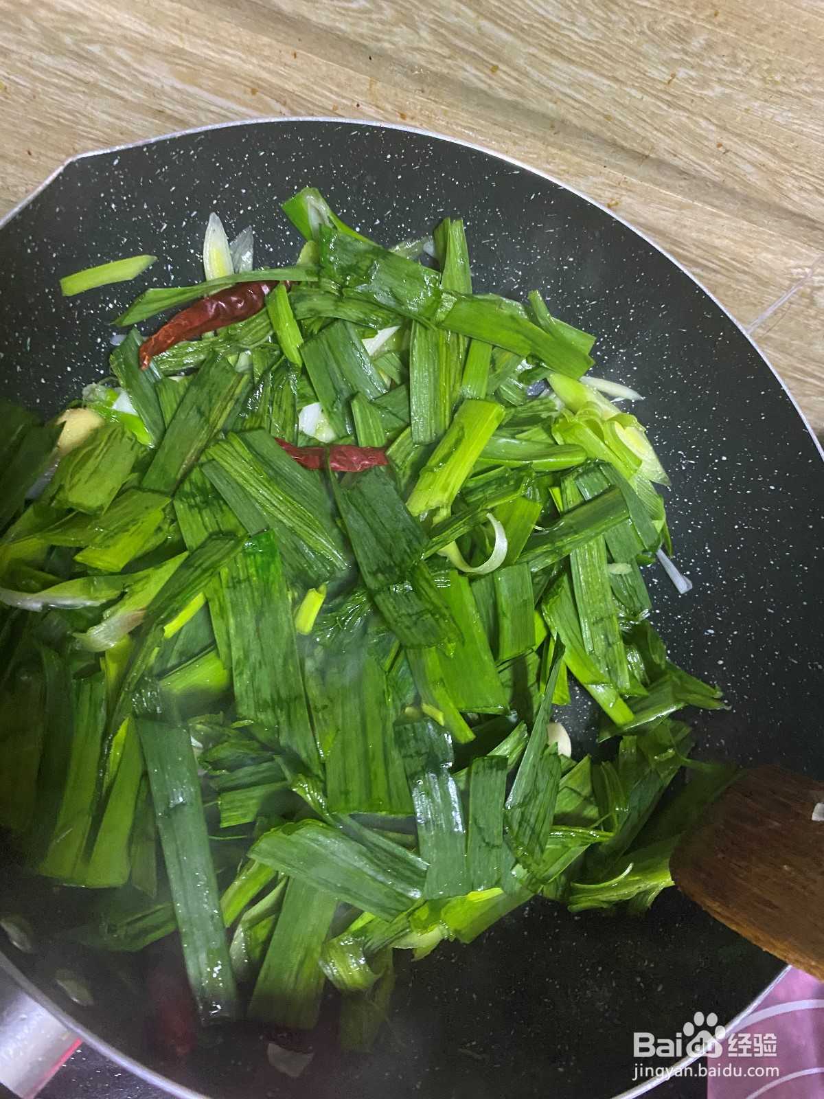 家常菜—-腊肠炒蒜苗