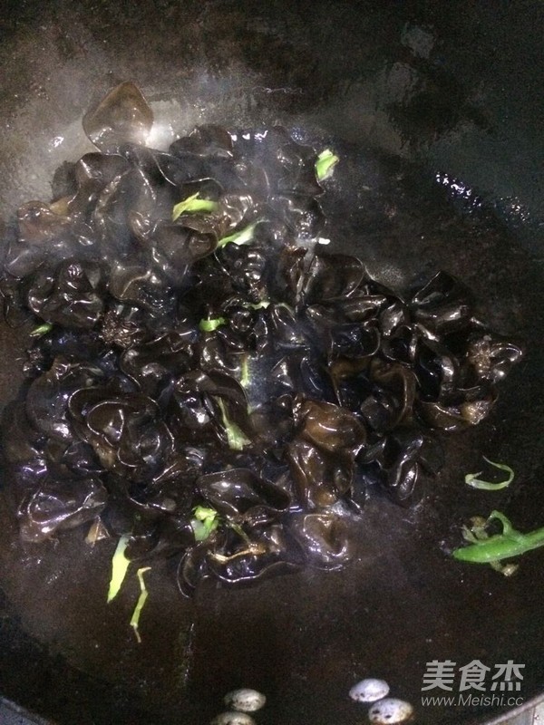 胡萝卜炒木耳