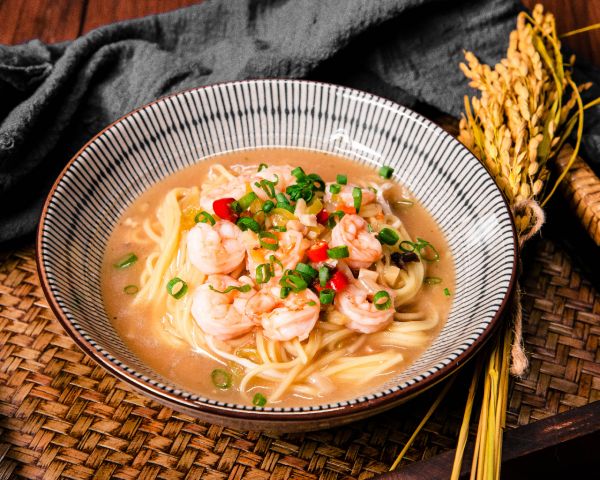 快手酸汤鲜虾面