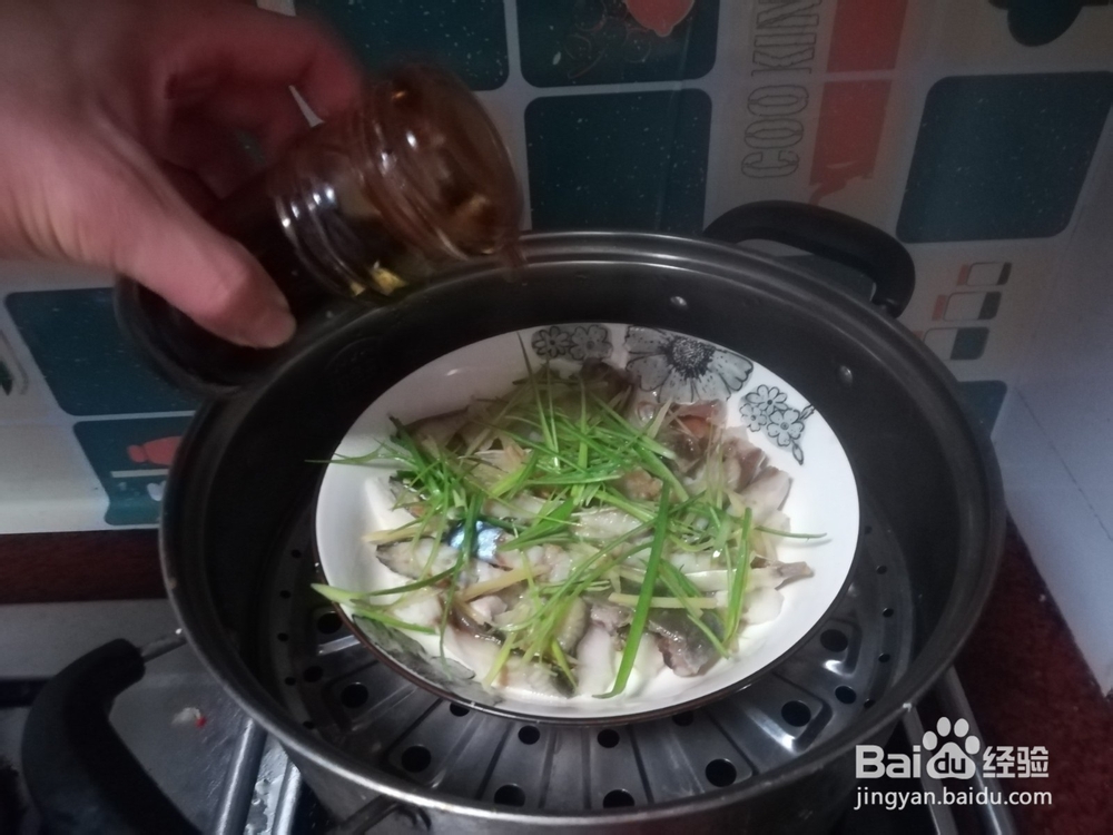 五花肉蒸鱼干的做法