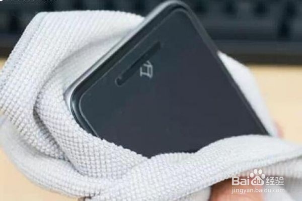 手机掉进水里了怎么办，喇叭进水了怎么办？