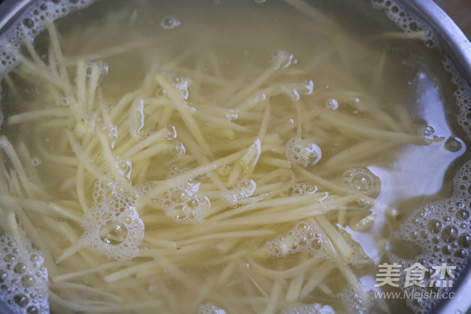 烤箱菜～黑胡椒香肠烤土豆丝