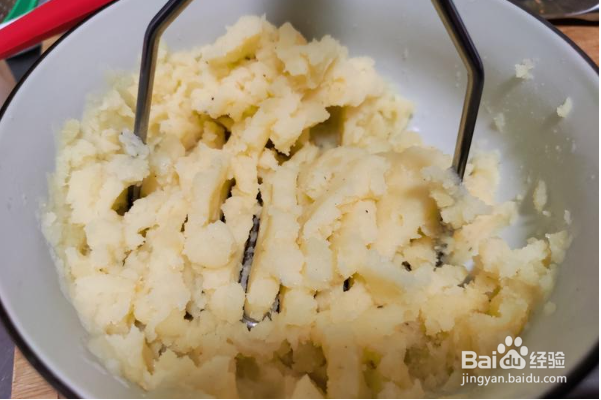 如何制作简易可口的土豆泥？